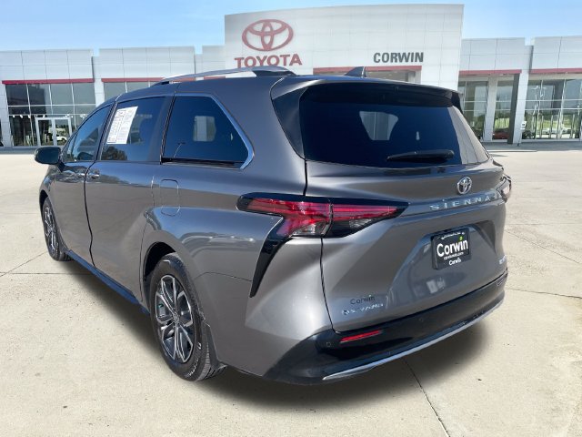 Used 2026 Toyota Sienna Platinum AWD/4WD image 3