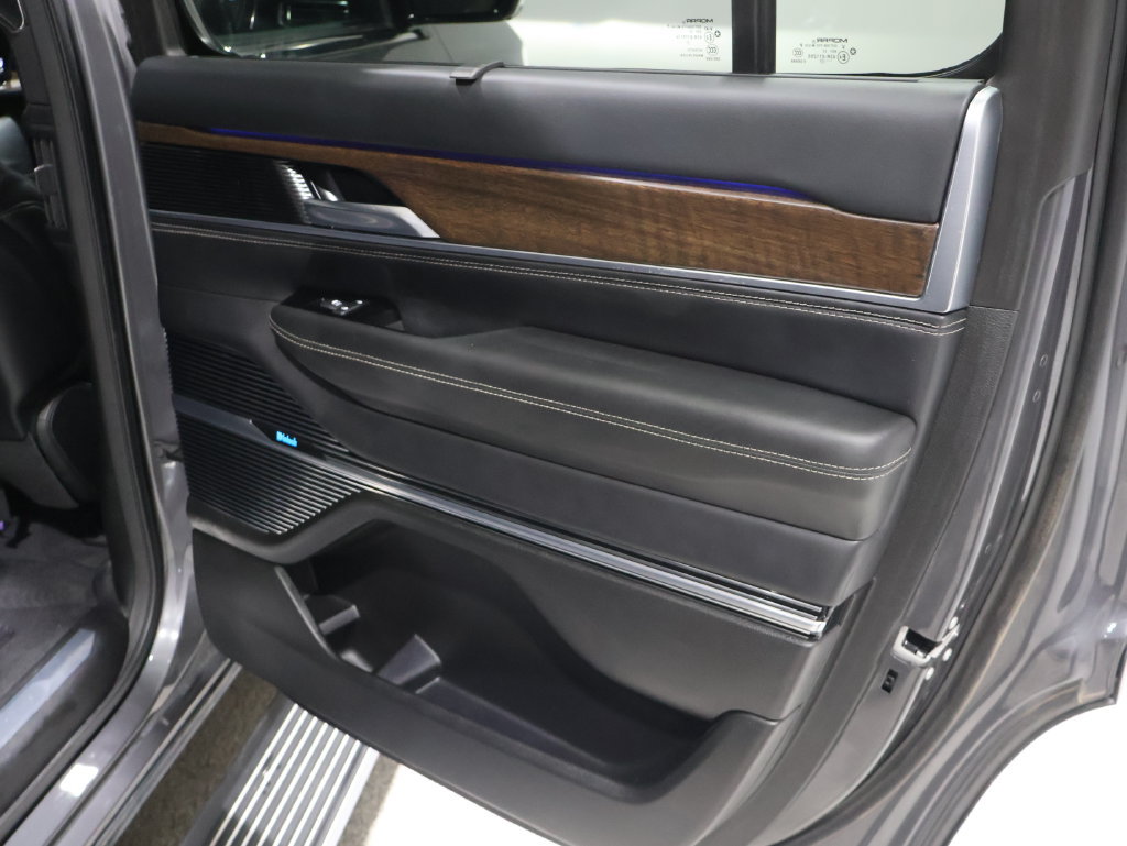Used 2023 Jeep Grand Wagoneer 4WD image 23