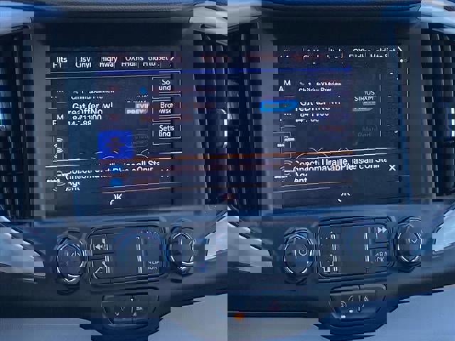 Used 2022 GMC Terrain SLT w/ Tech Package image 8