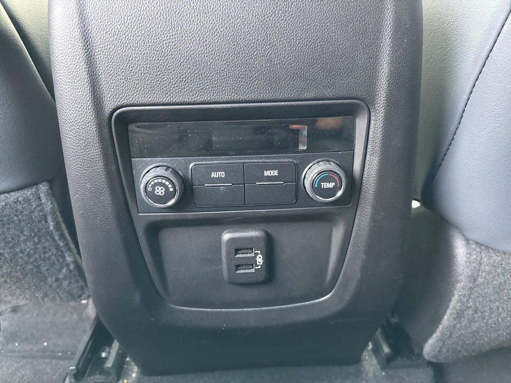 Used 2019 Buick Enclave Essence image 7