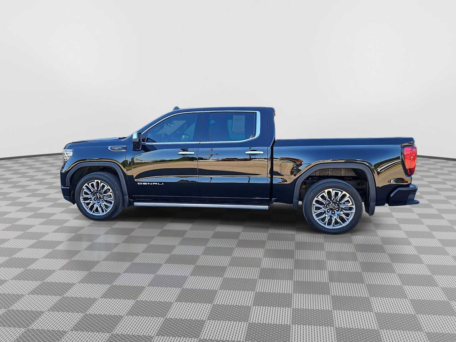 Certified 2025 GMC Sierra 1500 Denali Ultimate AWD/4WD image 5