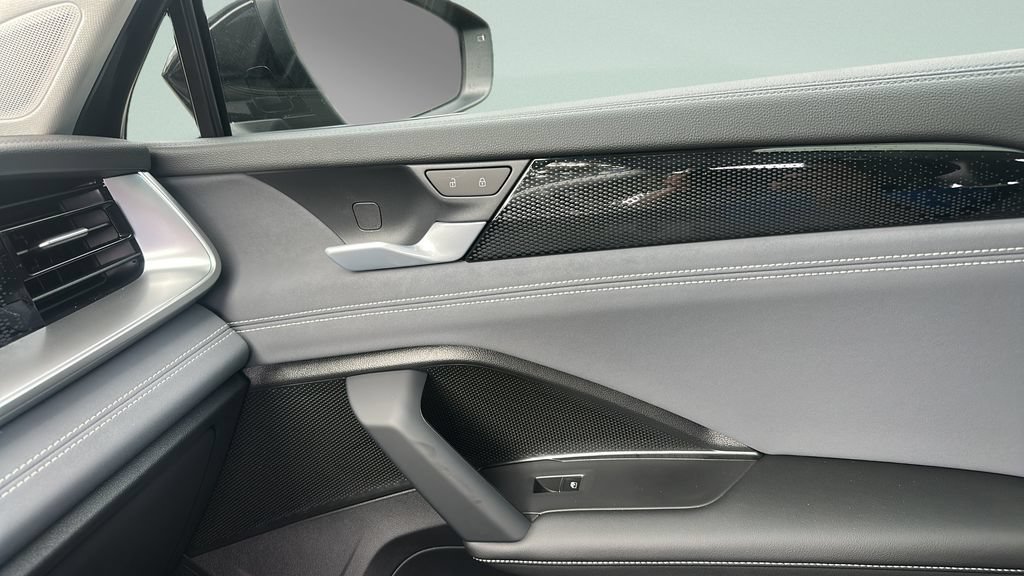 New 2026 Volkswagen Tiguan SE FWD image 12