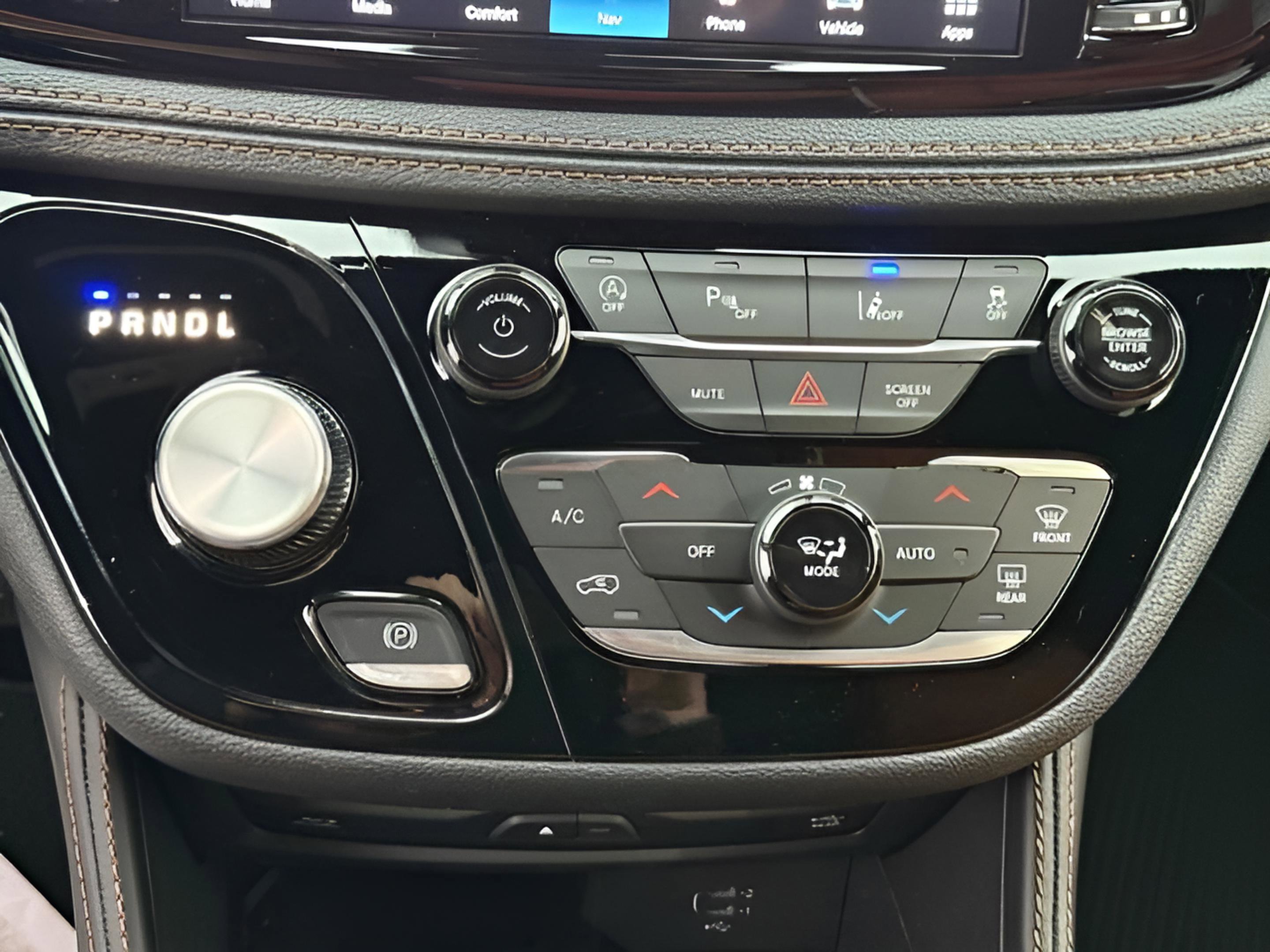 New 2026 Chrysler Pacifica Pinnacle w/ Trailer Tow Group image 28