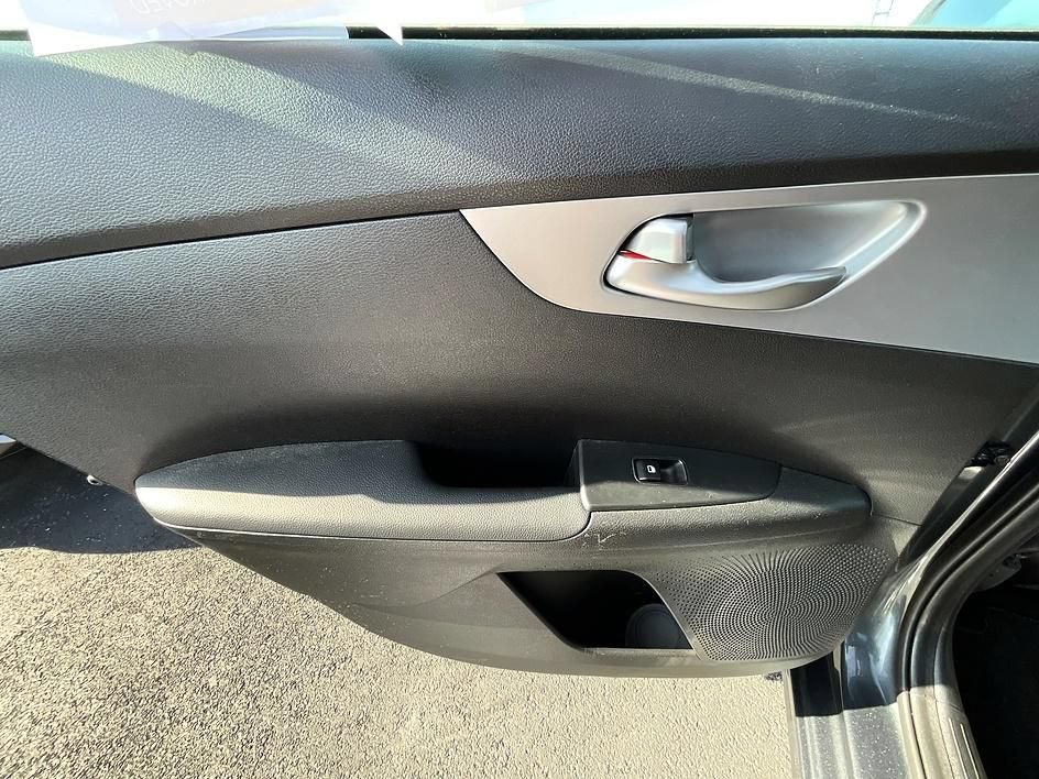 Used 2023 Kia Forte LXS FWD image 28