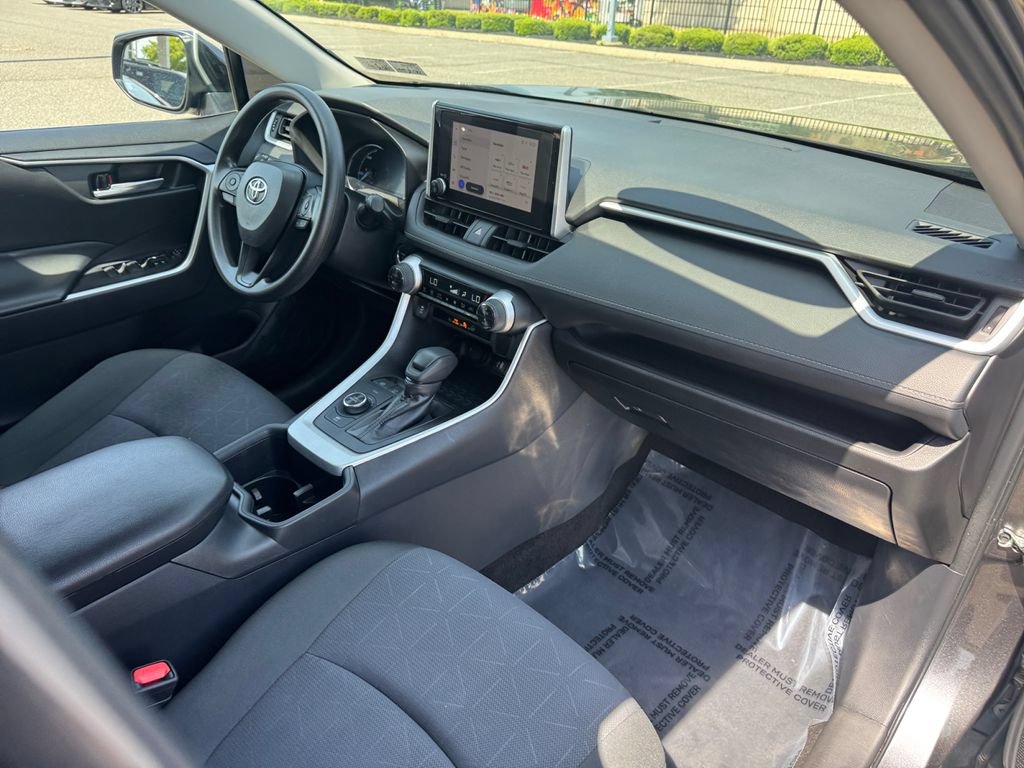 Used 2025 Toyota RAV4 XLE AWD/4WD image 16