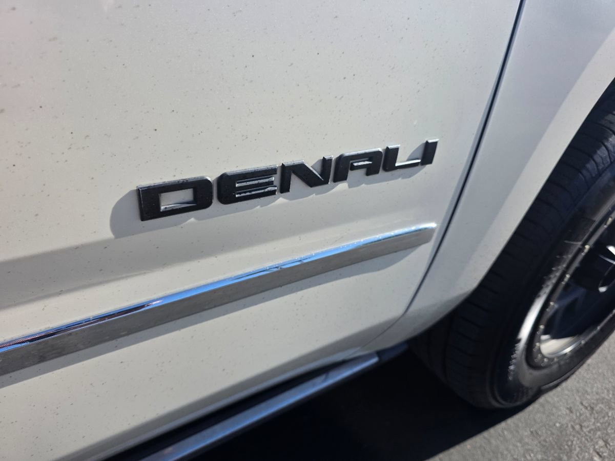 Used 2015 GMC Yukon XL Denali w/ Touring Package AWD/4WD image 5