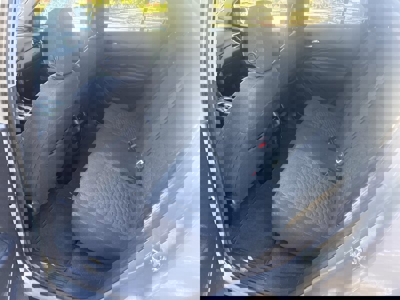 Used 2018 Chevrolet Equinox LT image 18