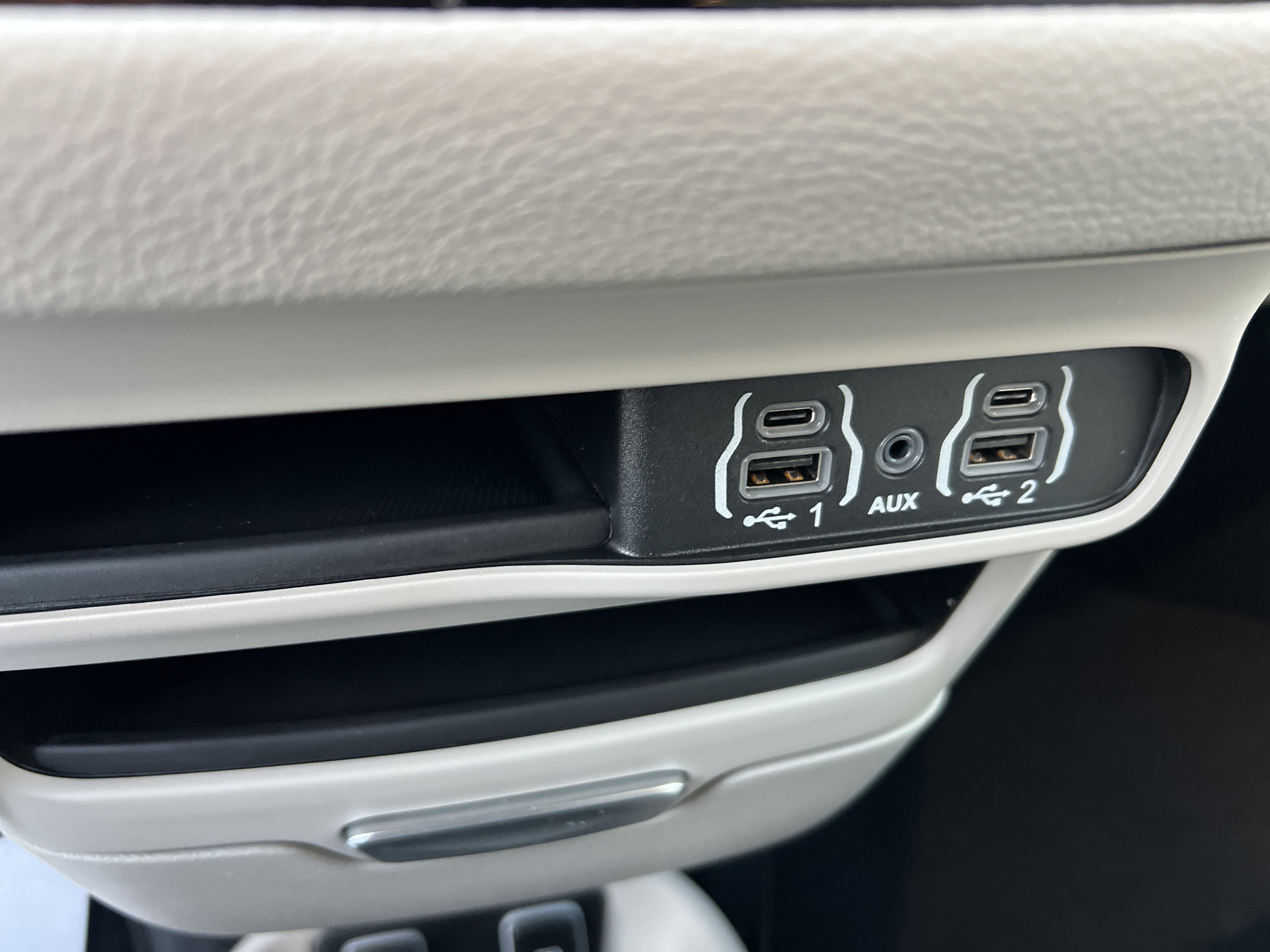 Used 2021 Chrysler Pacifica Touring-L image 19