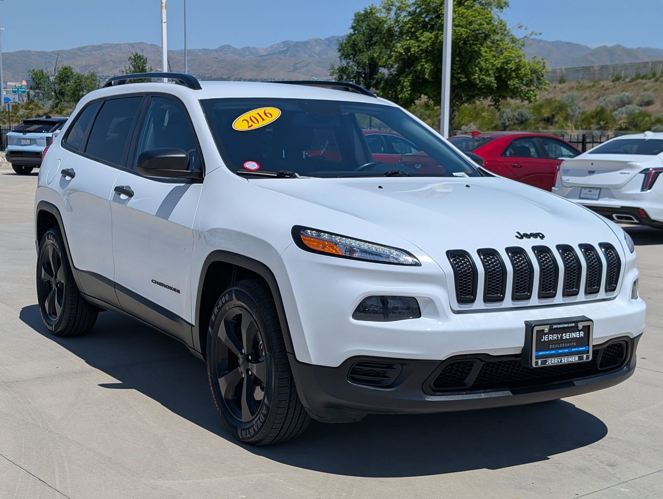 Used 2016 Jeep Cherokee Sport w/ Cold Weather Group AWD/4WD image 7