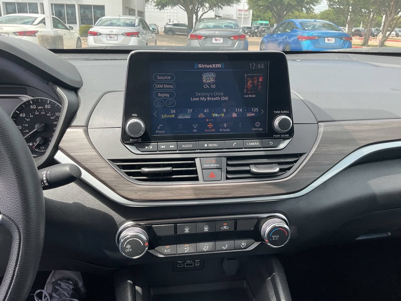 Used 2025 Nissan Altima 2.5 SV FWD image 24
