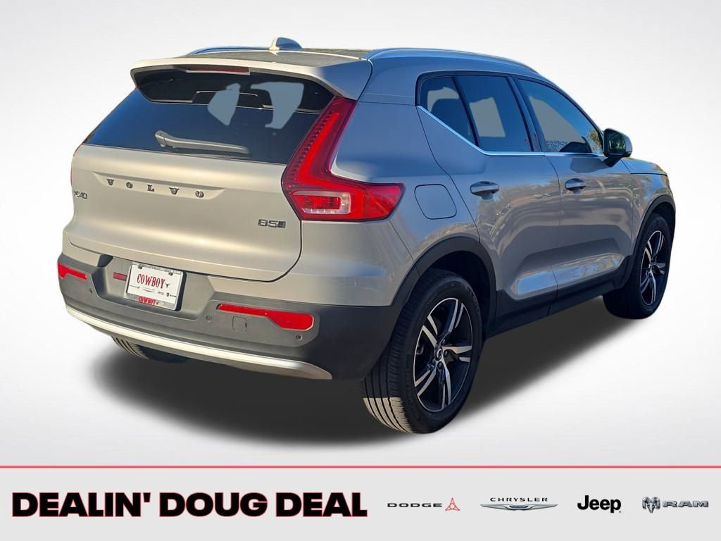 Used 2025 Volvo XC40 B5 Core AWD/4WD image 6