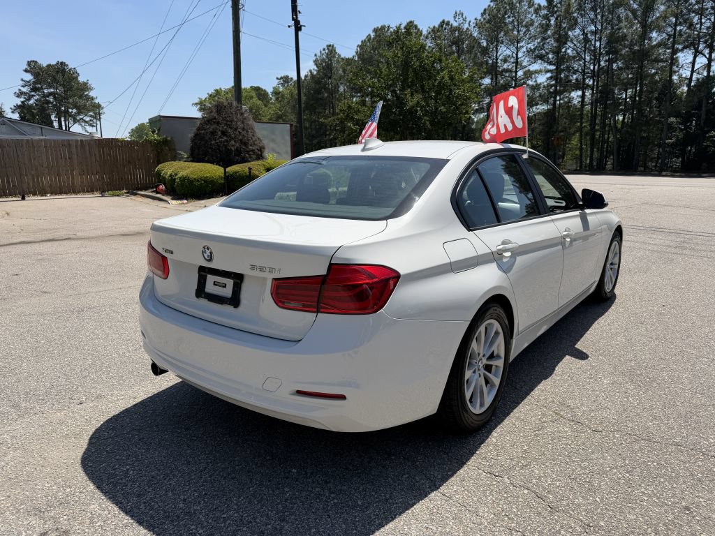 Used 2018 BMW 320i xDrive Sedan AWD/4WD image 5