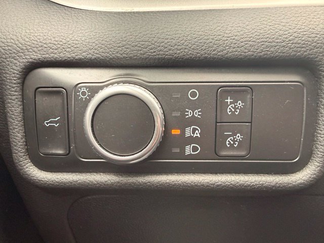 Used 2022 Ford Explorer XLT AWD/4WD image 32