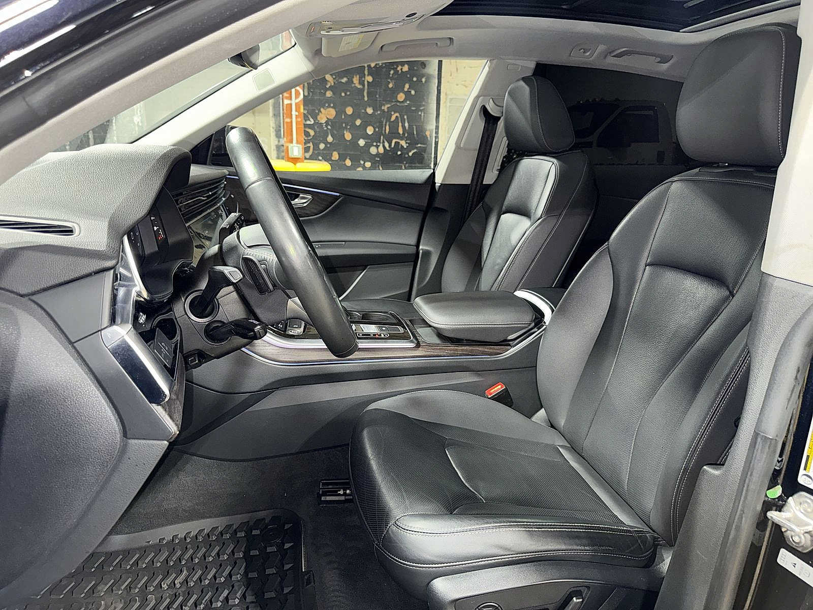 Used 2020 Audi Q8 Premium Plus w/ Premium Plus Package AWD/4WD image 15