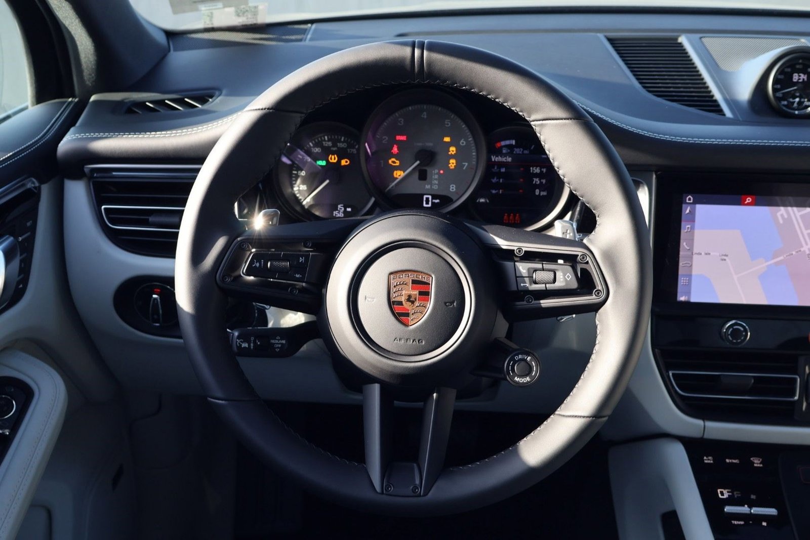 New 2026 Porsche Macan S image 15