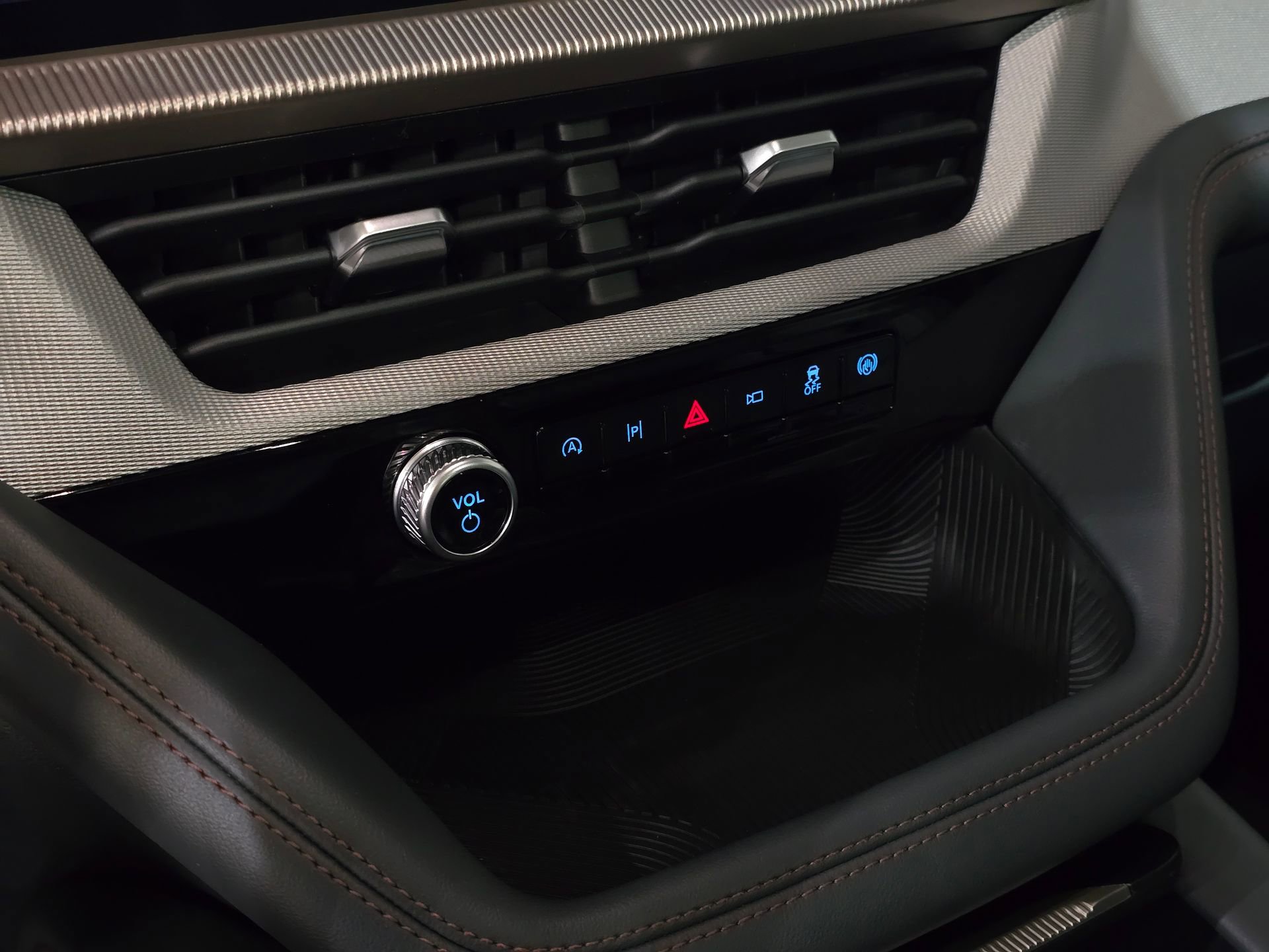 New 2026 Ford Explorer Active w/ Active Comfort Package image 22