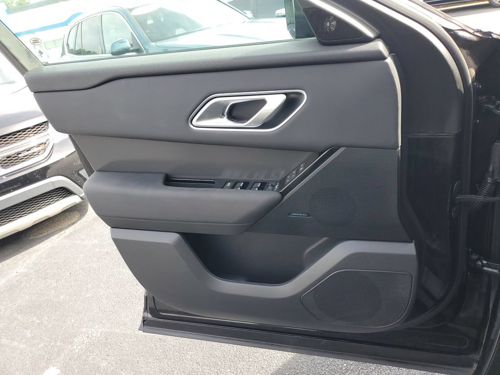 Used 2025 Land Rover Range Rover Velar Dynamic SE AWD/4WD image 29