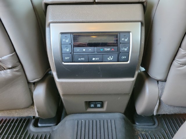 Used 2023 Lexus GX 460 Premium w/ Accessory Package AWD/4WD image 19