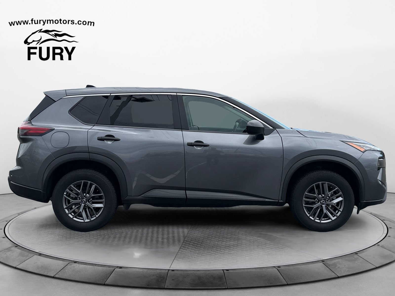 Used 2024 Nissan Rogue S FWD image 2