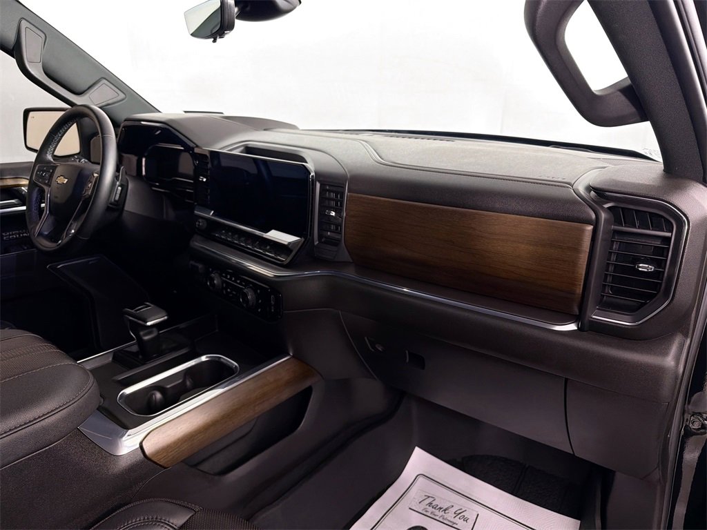 Used 2023 Chevrolet Silverado 1500 High Country w/ Technology Package image 32