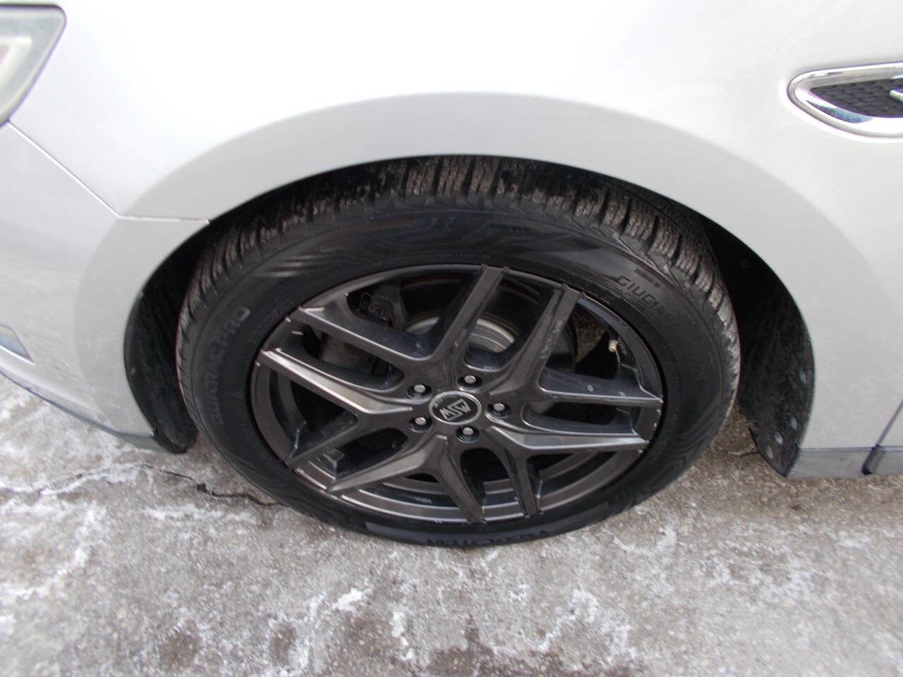 Used 2010 Ford Taurus Limited image 8
