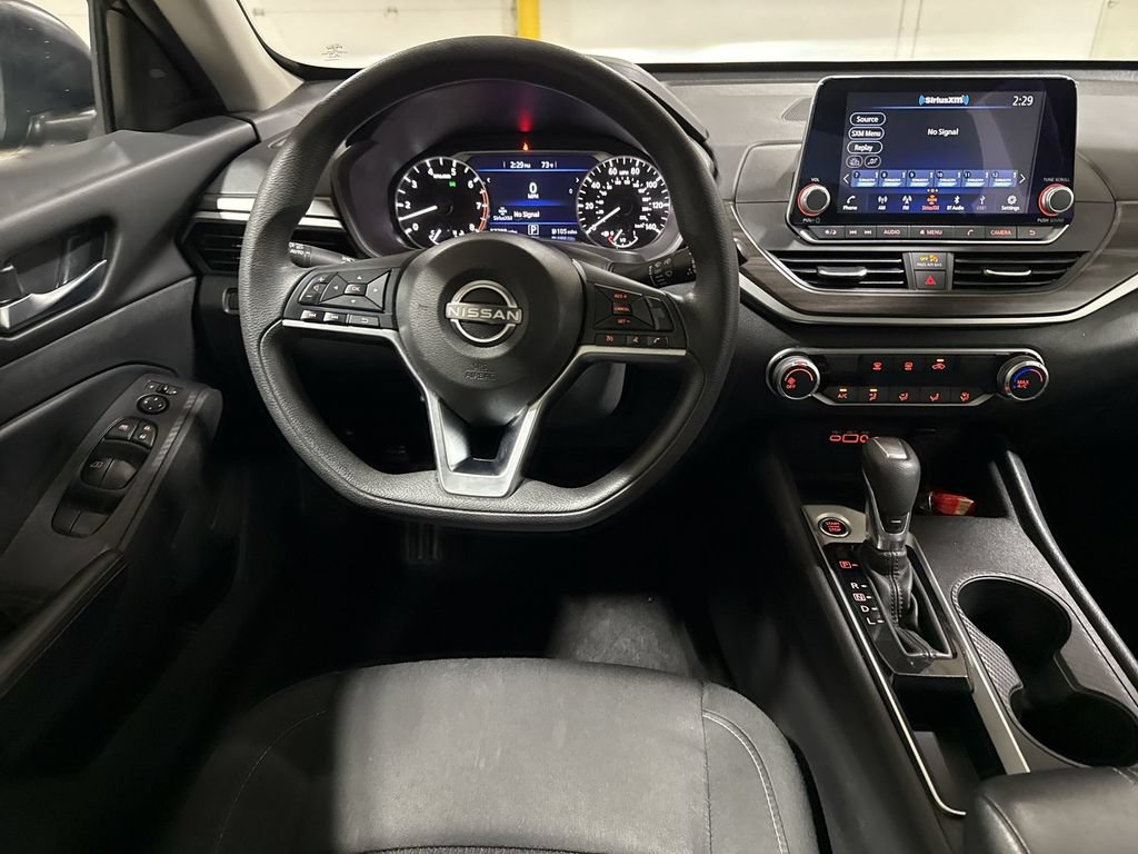 Used 2025 Nissan Altima 2.5 SV FWD image 11