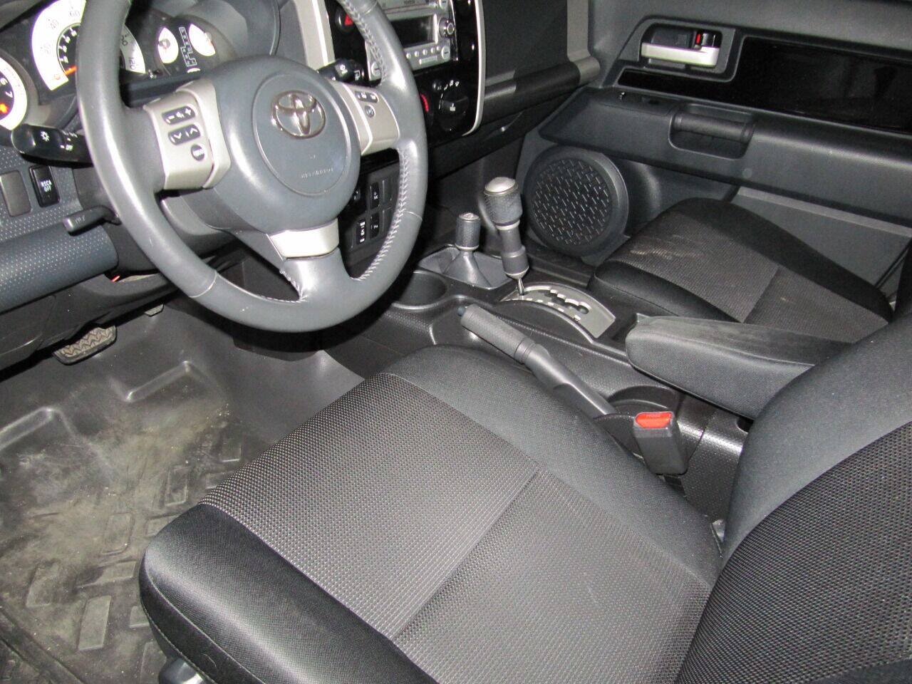 Used 2012 Toyota FJ Cruiser 4WD w/ Upgrade Pkg image 18