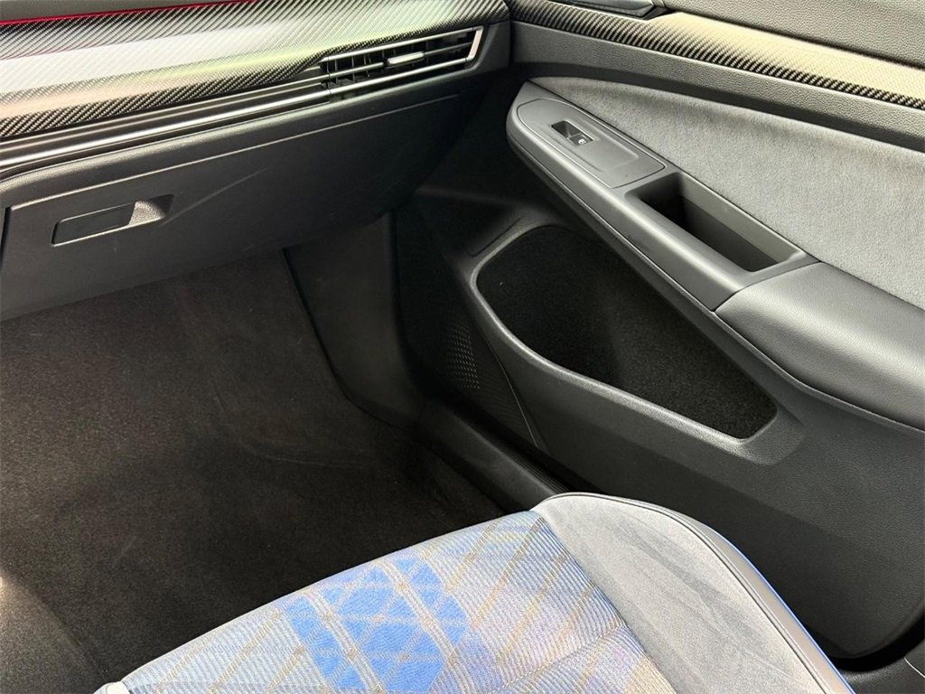 Used 2025 Volkswagen Golf R Black Edition image 15