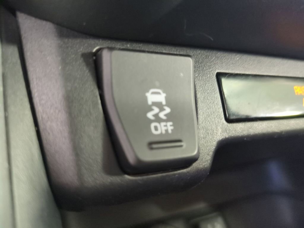 Used 2019 Toyota RAV4 LE image 24