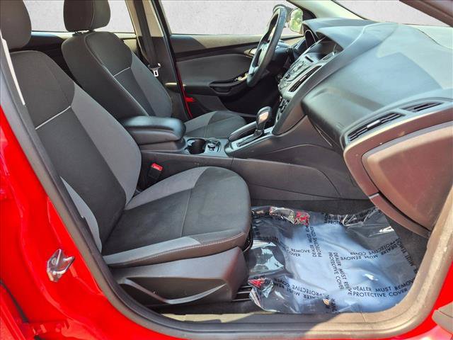 Used 2014 Ford Focus SE w/ SE Winter Package FWD image 20