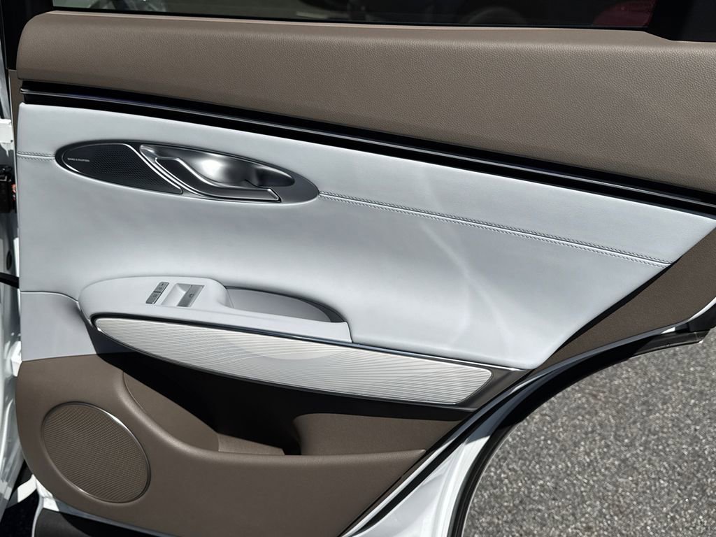 Used 2026 Genesis GV70 2.5T Advanced image 16