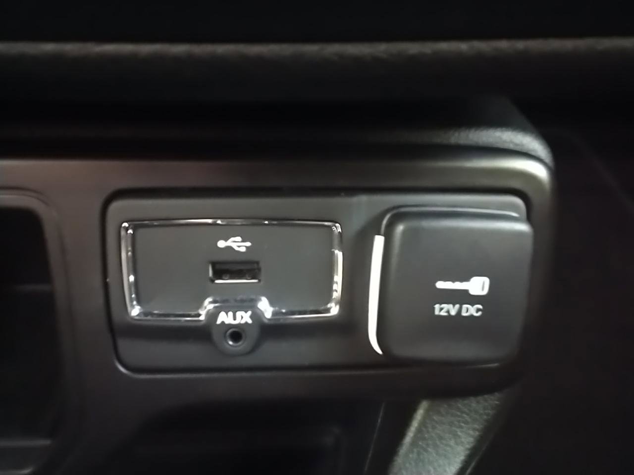 Used 2021 Jeep Renegade Latitude FWD image 34