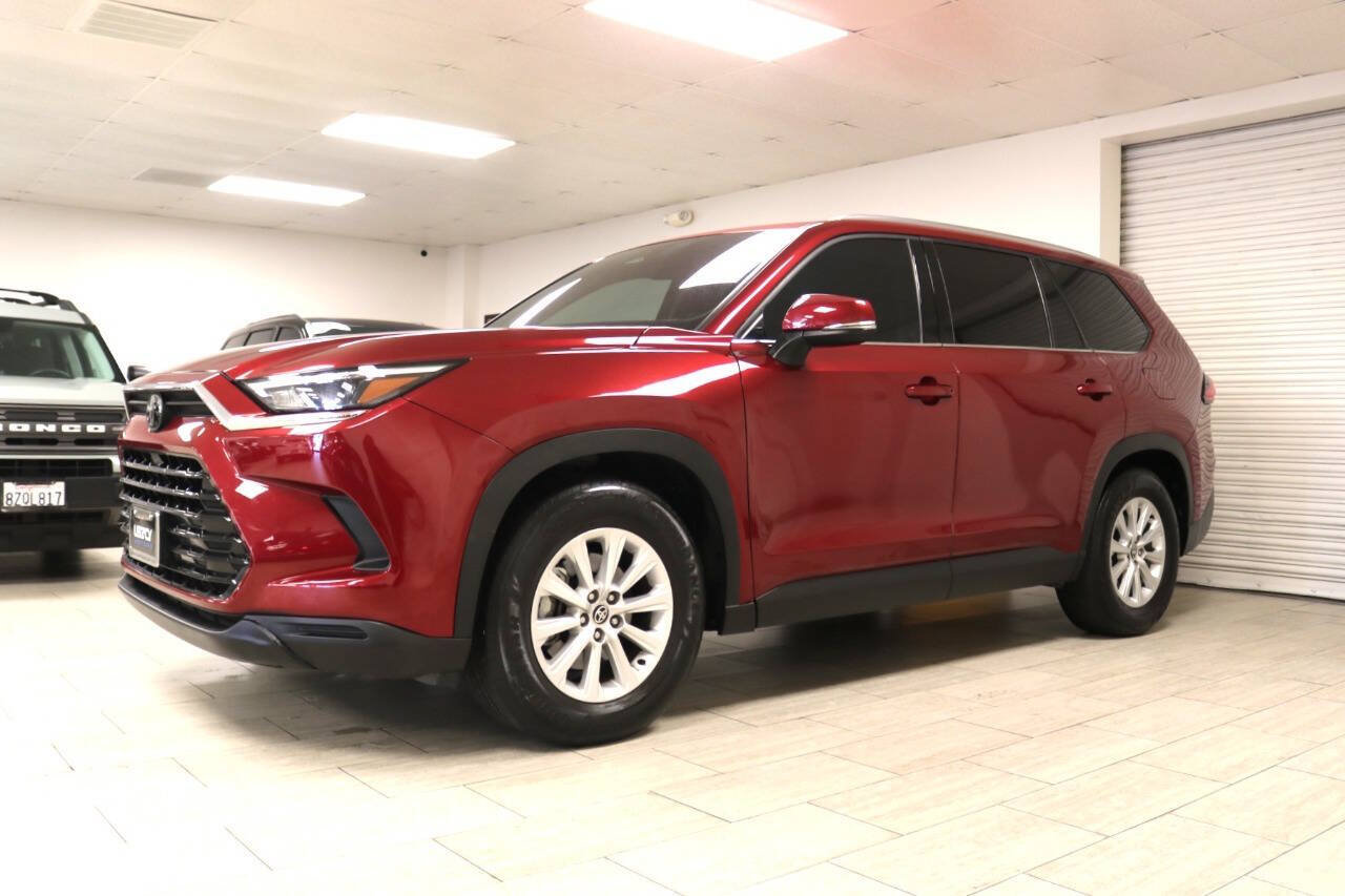 Used 2024 Toyota Grand Highlander AWD image 3