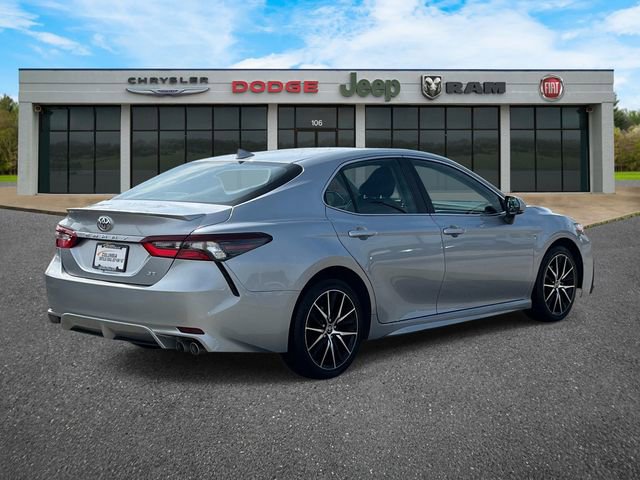 Used 2023 Toyota Camry SE FWD image 4