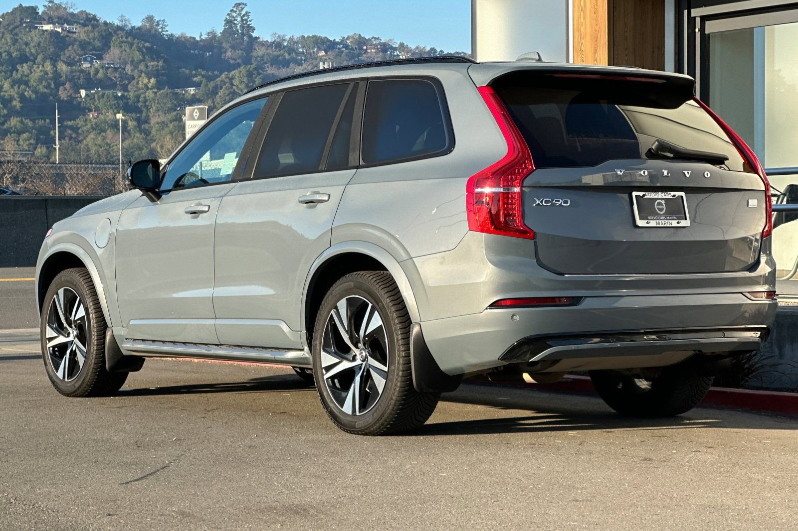 Used 2022 Volvo XC90 T8 R-Design image 6
