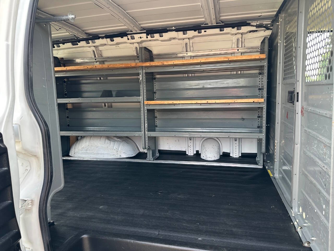 Used 2014 Chevrolet Express 2500 RWD image 3