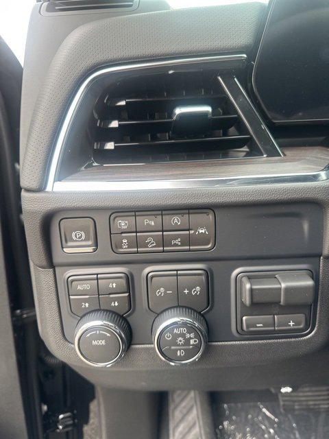 New 2026 Chevrolet Suburban Premier image 23