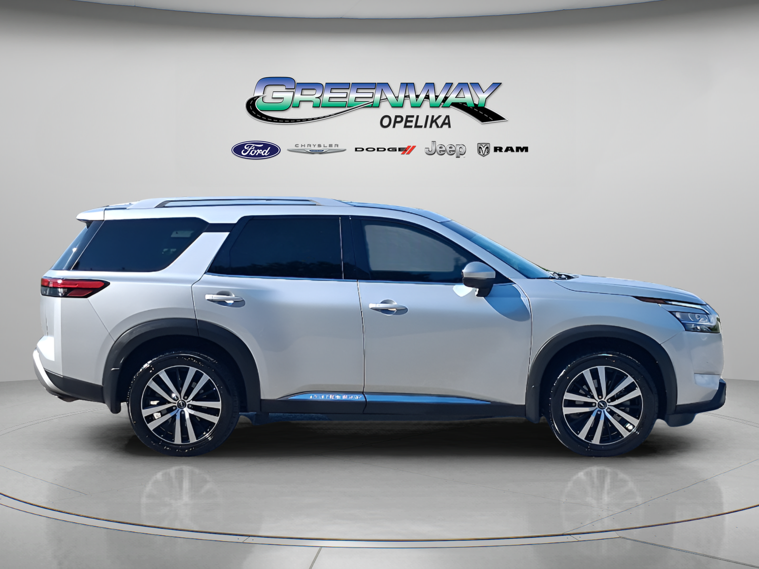 Used 2023 Nissan Pathfinder Platinum AWD/4WD image 8