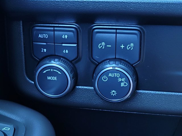 Used 2022 Chevrolet Suburban Z71 AWD/4WD image 27