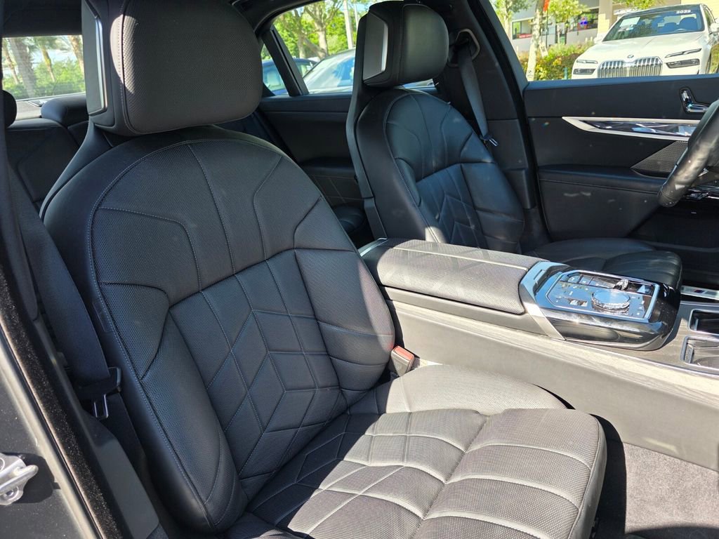 Certified 2023 BMW 760i xDrive w/ Executive Package AWD/4WD image 27