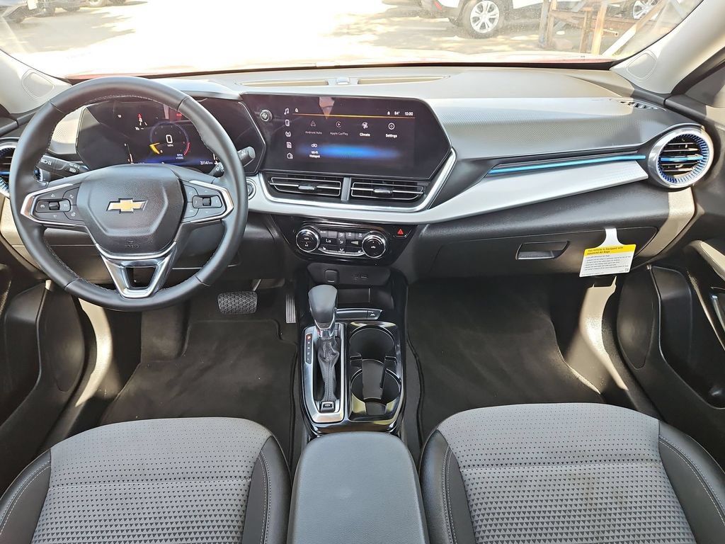 Used 2025 Chevrolet Trax LT w/ LT Convenience Package FWD image 26