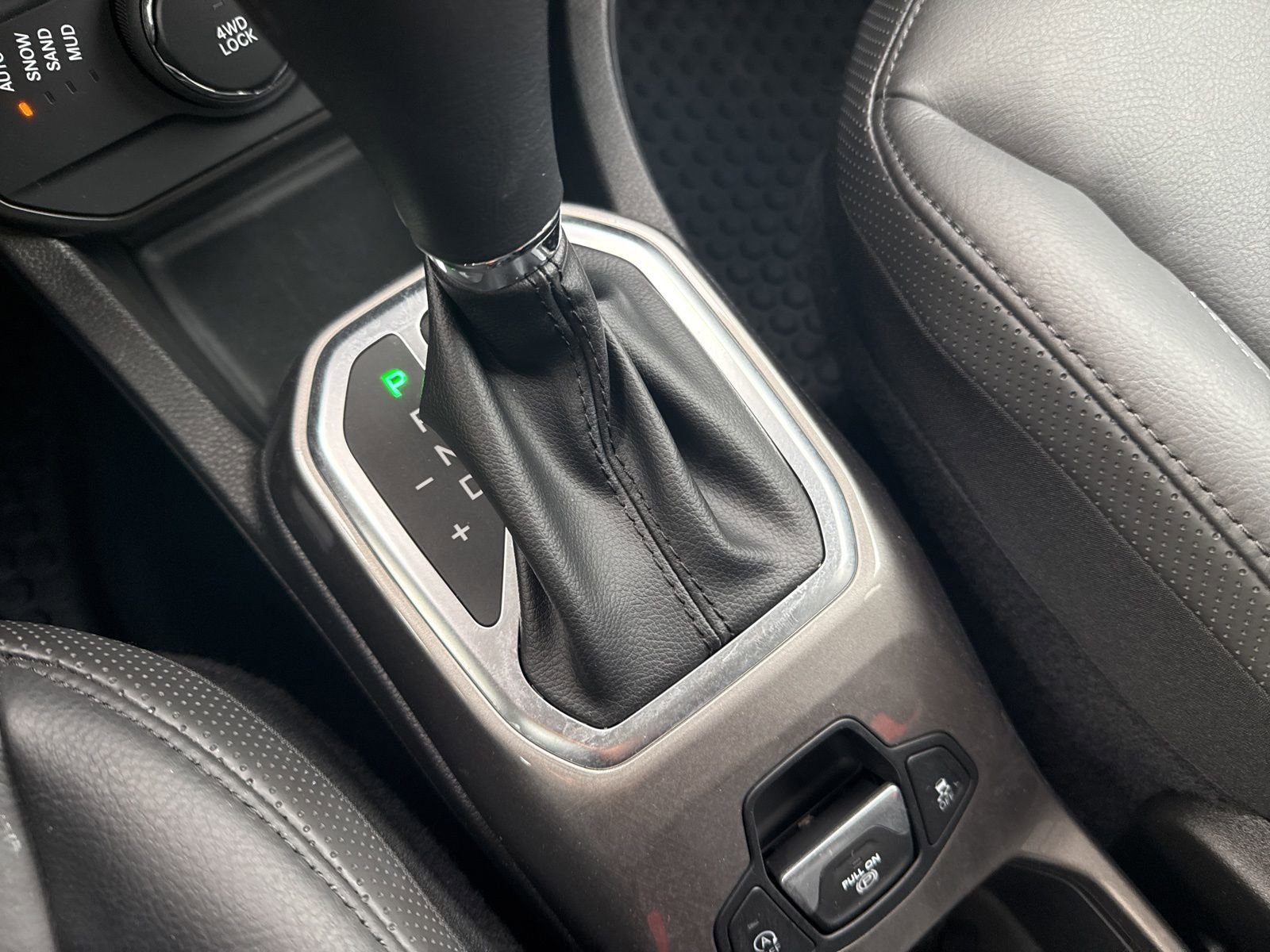 Used 2022 Jeep Renegade Limited image 22