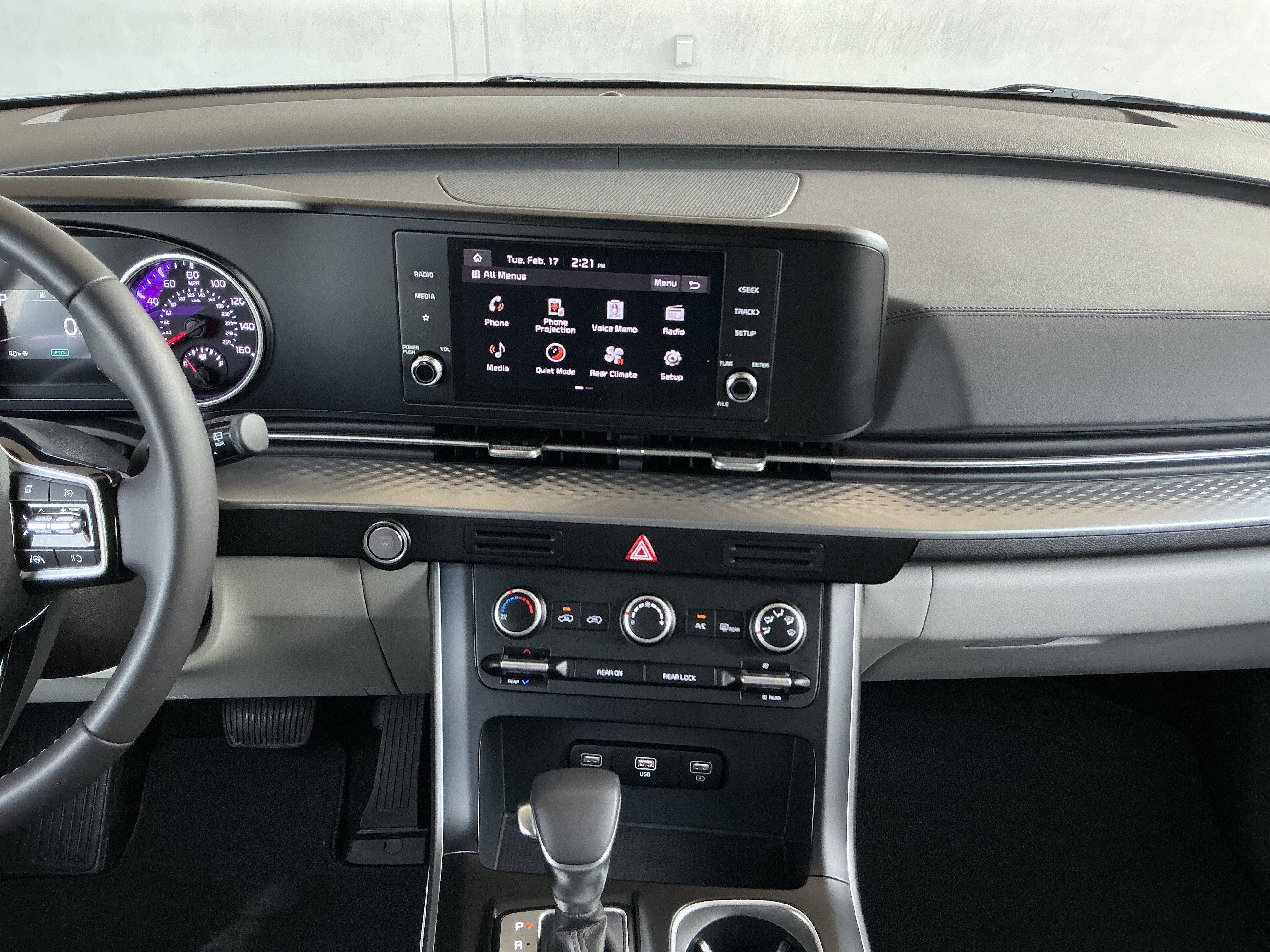 Used 2024 Kia Carnival LX image 9