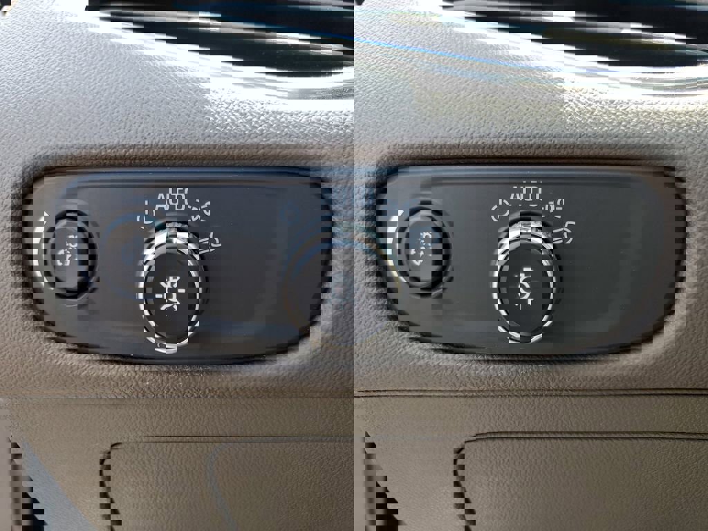 Used 2019 Chevrolet Malibu LT image 19