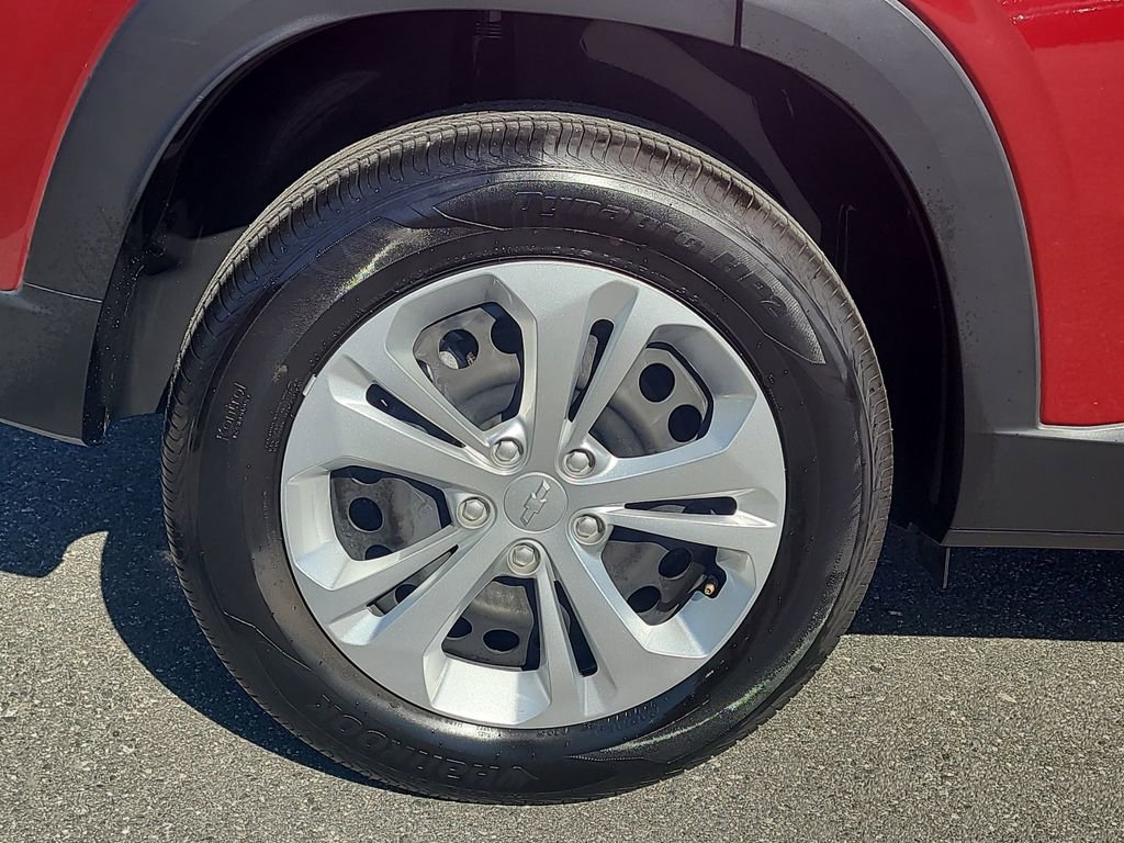 Used 2025 Chevrolet Trax LS image 5