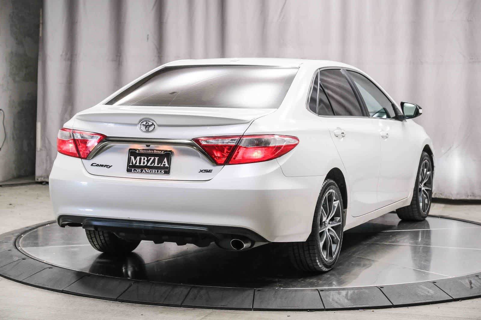 Used 2017 Toyota Camry XSE w/ Moonroof Package FWD image 4