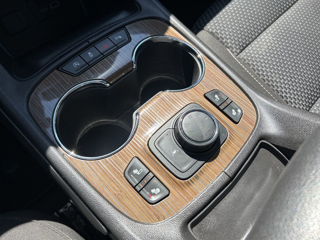 Used 2023 GMC Acadia SLE w/ Infotainment Package image 34