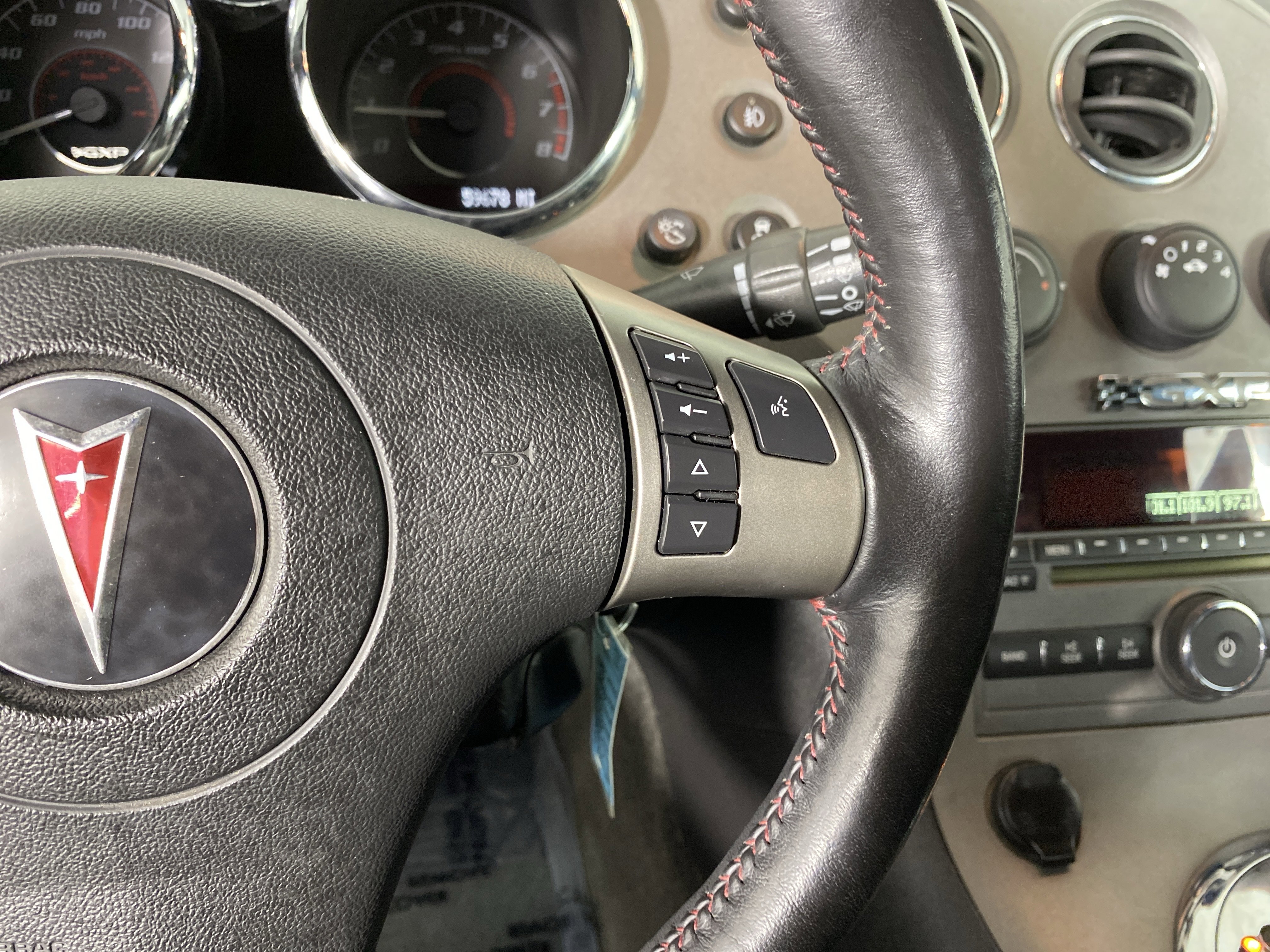 Used 2008 Pontiac Solstice GXP w/ Premium Package image 28