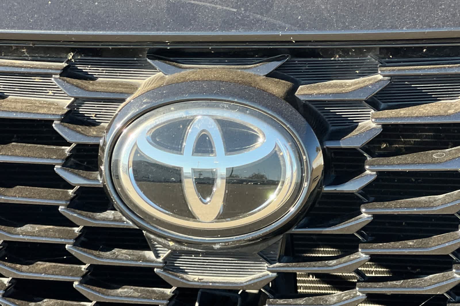 Used 2021 Toyota Highlander XSE FWD image 16