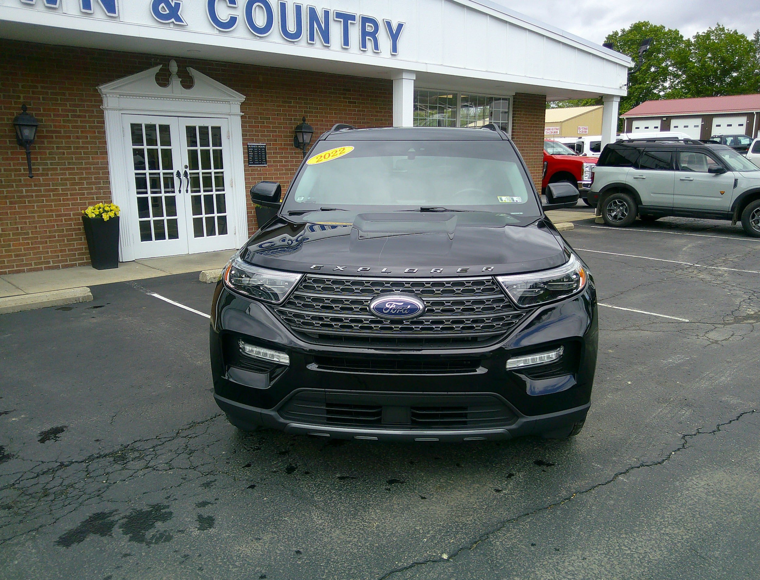 Used 2022 Ford Explorer XLT w/ Equipment Group 202A AWD/4WD image 3